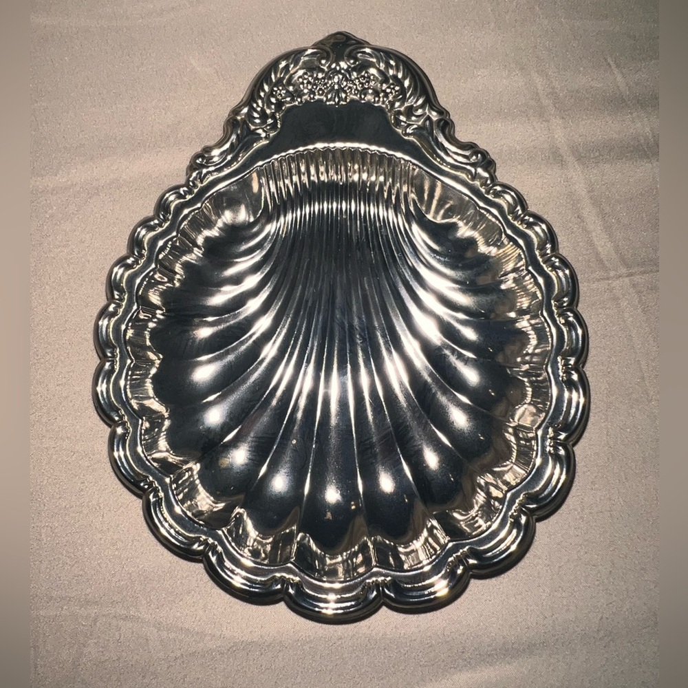 Silverplate Shell-Shaped Bowl Baroque & Rococo Style Classic Shell Pattern.